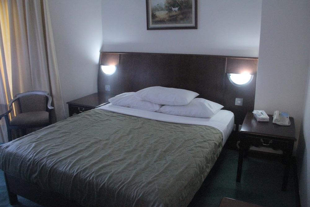 Le Vendome Hotel 4*